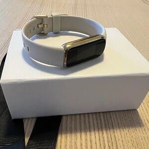 Fitbit Luxe - Gold and Cream Smart Fitness Tracker with Charger